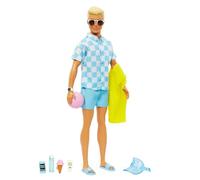 Barbie Ken Día en la Playa Muñeco de Juguete Hecho de plásticos reciclados, Modelos Surtidos, +3 años (Mattel HPL74)