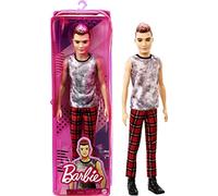 Barbie Ken Fashionista Muñeco rockero con Camiseta sin Mangas, pantalón de Cuadros y Accesorios de Moda de Juguete (Mattel GVY29)