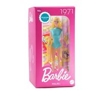 Barbie - Malibu Barbie | Peluche de la Muñeca Icónica con Estilo Playero | Personaje Clásico con Vestimenta de Verano | Accesorio de Felpa Suave de Colección | Detalles Bordados de Precisión