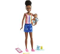 Barbie Muñeca niñera con Conjunto Denim, con bebé de Juguete y Accesorios para su Cuidado (Mattel GRP12)