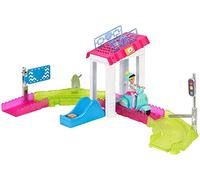 Barbie On the go, Oficina de correos, muñeca con accesorios (Mattel FHV85)