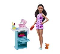 Barbie Pastelería Muñeca con Tienda y Accesorios de Juguete para cocinar, Regalo para niñas y niños +3 años (Mattel HCD44)