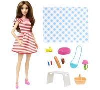 Barbie Pink Passport Paris - Juego de muñecas con Ropa y Accesorios de Picnic, Incluye muñeca Morena