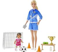 Barbie Quiero Ser Entrenadora de Fútbol con Niña Morena, Muñeca con Accesorios (Mattel GLM47), Multicolor