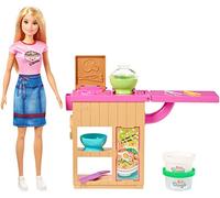 Barbie Restaurante japonés de Juguete Noodle Bar, muñeca Rubia, Mesa de Trabajo y Accesorios (Mattel GHK43)