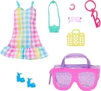 Barbie Ropa y accesorios, bolsa de lujo con forma de gafas de sol con llavero, vestido de cuadros multicolor y accesorios de verano para muñecas