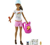 Barbie Senderista Muñeca articulada Morena con Moda de montaña, Accesorios y Mascota de Juguete (Mattel GRN66)