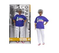 Barbie Inspiring Women Muñeca Opal Lee, Coleccionable con Camiseta Azul “Opal's Walk For Freedom”, Pantalones Blancos y Gafas, Soporte para la muñeca y un Embalaje para exposición, JJX60