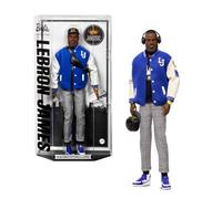 Barbie Signature Lebron James Muñeco Kenbassadors Coleccionable con Chaqueta Bomber universitaria y Accesorios Que Incluyen Auriculares y Gafas de Sol, Entre Otros, HRM33