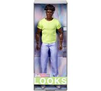 Barbie Signature Looks Ken nº25, Muñeco afroamericano con pelo rizado, pantalones pastel y camiseta verde a la moda de los 2000, juguete de colección para adultos y fans +6 años, HRM17