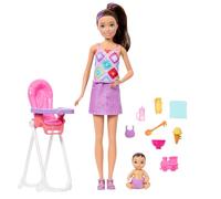 Barbie Conjunto Skipper Babysitters Inc. Muñeca morena, bebé de pelo moreno, trona, 8 accesorios