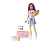 Barbie Skipper Muñeca niñera Morena con mechas, Cuna, bebé y Accesorios para su Cuidado, Juguete +3 años (Mattel HJY33)