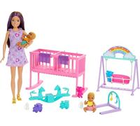 Barbie Muñeca Skipper Canguro de Gemelos con Vestido Morado de Corazones, Cuna, Columpio y Accesorios de Juego para bebés, Juguete +4 años (HXM99)