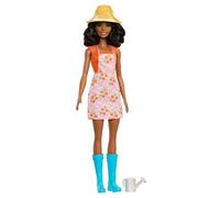 Barbie Sweet Orchard - Muñeca Granja, Pelo Negro, con Sombrero y regadera