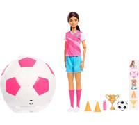 Barbie Team Roll and Reveal Muñeca Futbolista y Accesorios, castaña, 8 sorpresas y Estuche en Forma de balón de fútbol, JMK20