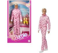 Barbie The Movie Ryan Gosling como Ken Muñeco Coleccionable con un Mono Rosa con Estampado de “B”, Zapatillas Blancas y Patines Multicolores, JCP80