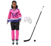 Barbie Tim Hortons PWHL - Muñeca de moda 2025 en rosa, incluye palo de hockey, disco y casco