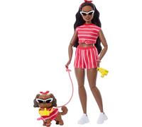 Barbie Twinning Looks muñeca con Perrito con Ropa de Rayas Rojas a Juego y Accesorios, como Gafas de Sol y Diademas, Pelo Negro Ondulado, JFP37