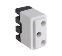Base de enchufe TT desplazada 10A, adaptable para instalación eléctrica, permite conexión segura de dispositivos eléctricos.
