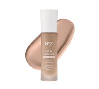 No7 Lift & Luminate - Base de suero de triple acción, vainilla fresca, maquillaje líquido con SPF 15 para base húmeda y brillante, base de suero radiante para piel madura (30 ml)