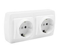 Base doble Schuko 2P+T blanca para instalación mural, perfecta para conectar equipos eléctricos y dispositivos electrónicos.