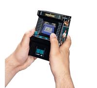 Basic Fun Arcade Classics Mini WWE - Juego portátil Retro con Joystick, Pantalla a Color y Sonidos auténticos - para Fans de la Lucha Libre y coleccionistas