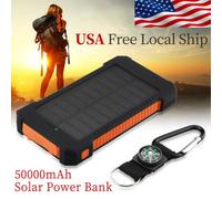 Batería externa solar de 50000 mAh con dos puertos USB.