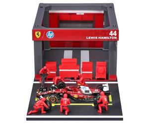 Bburago Fórmula Race Scuderia Ferrari SF-25 Pit Pass Paddock Set a Escala 1:43 (2025), Hamilton #44