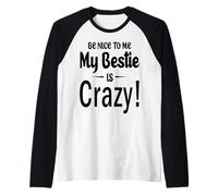 Be Nice to Me My Bestie is Crazy Gift for Best Friends Camiseta Manga Raglan