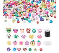 Beadthoven - 300 cuentas de arcilla polimérica, diseño de flores, animales y frutas mixtas con cordones de pulsera y alambre para hacer collares