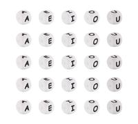Beadthoven - 50 cuentas de cubo de silicona con letras del alfabeto, cuentas cuadradas de silicona de 12x12mm con letras vocales del alfabeto en negro para hacer joyas, pulseras, collares, agujero