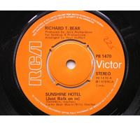 Bear, Richard - Bear, Richard Sunshine Hotel 7" RCA Victor PB1470 EX1978 as Richard T Bear