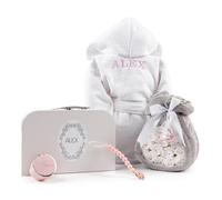 BebeDeParis | Tarta de Pañales para Recién Nacida con Manta Gris Bordada con nombre + 15 pañales Moltex Premium, ecológicos, Talla 2 (3-6 Meses) + Chupete Personalizado (Rosa, Set con Albornoz)