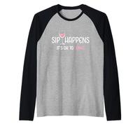Bebedor de Copa de Vino Rosa con Texto en inglés Sip Happens It's Ok To Wine Camiseta Manga Raglan