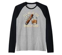 Bebida Divertida Voy a Estar en el Patio Trasero Whisky Cigar Camiseta Manga Raglan