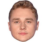 Ben Hardy (Moustache) Big Head. Máscara más grande que la vida.