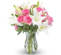 Benchmark Bouquets Rosas de color rosa claro y lirios orientales blancos, con jarrón (flores frescas cortadas)