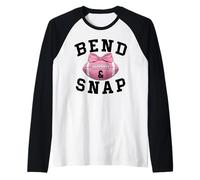 Bend and Snap Football Game Day Coquette Bow Pink Football Camiseta Manga Raglan