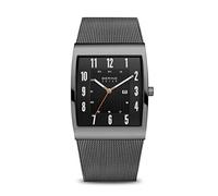 BERING 16433-377 Reloj solar para hombre con caja de acero inoxidable de 33 mm con acabado en gris y esfera negra, correa milanesa, cristal de zafiro y resistencia al agua de 3 ATM