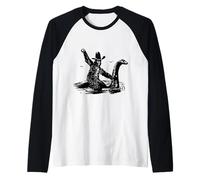 Bigfoot Cowboy Montando En Nessie -Sasquatch Loch Ness Monster Camiseta Manga Raglan