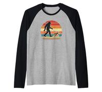 Bigfoot paseando a un Perro Divertido Shorkie Dog Dad Camiseta Manga Raglan