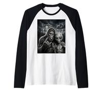 Bigfoot Sasquatch Selfie Rock En UFO Divertido Camiseta Manga Raglan