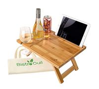 Bistro Oui! Mesa de vino portátil con botella y soporte de vidrio con ranura para tableta o teléfono. Nuestra bandeja de picnic de vino y mesa de aperitivos de playa incluye bolsa de algodón