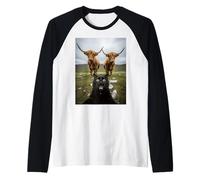 Black Cat Selfie with Cows Funny Animal Lovers Kids & Adults Camiseta Manga Raglan