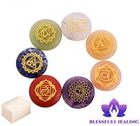 Blessfull Healing Reiki healing crystal round shape 7 pieces Piedras chakra grabadas, Piedras redondas, crystal Healing stones Balance Meditation Home Office decoración de la mesa Con cubo de selenita