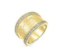 Bling Jewelry Anillo De Banda Ancha De Acabado Mate Martillado Cepillado Con Acento De Circonita Cúbica De Estilo Moderno Personalizado Para Mujer En Latón Chapado En Oro Amarillo 14K Personalizable