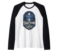 Blue Hour at The Lake Badge Lakecore Aesthetic Camiseta Manga Raglan