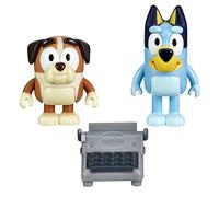 Bluey and Winton School Friends - Paquete de 2 Figuras de acción coleccionables Oficiales de 2.5 a 3 Pulgadas con Accesorio de máquina de Escribir