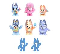 Bluey Fuzzies Deluxe - Figura Decorativa con 6 Minifiguras de colección Especialmente flocadas. Incluye 2 Figuras Sorpresa (Paquete Ciego), Tarjetas coleccionables y guía Coleccionable. 80 a