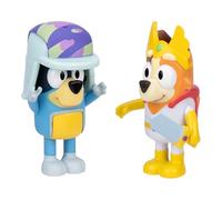 Bluey Paquete de 2 Figuras - Paquete de Cuento de Hadas, Figuras de Chile en su Disfraz de superhéroe y Bandido con su Sombrero, recrea los Momentos Favoritos del Episodio - Cuento de Hadas